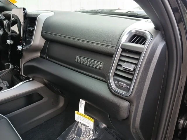 New 2026 Diamond Black Crystal Pearl-Coat Exterior Paint RAM Laramie image 31