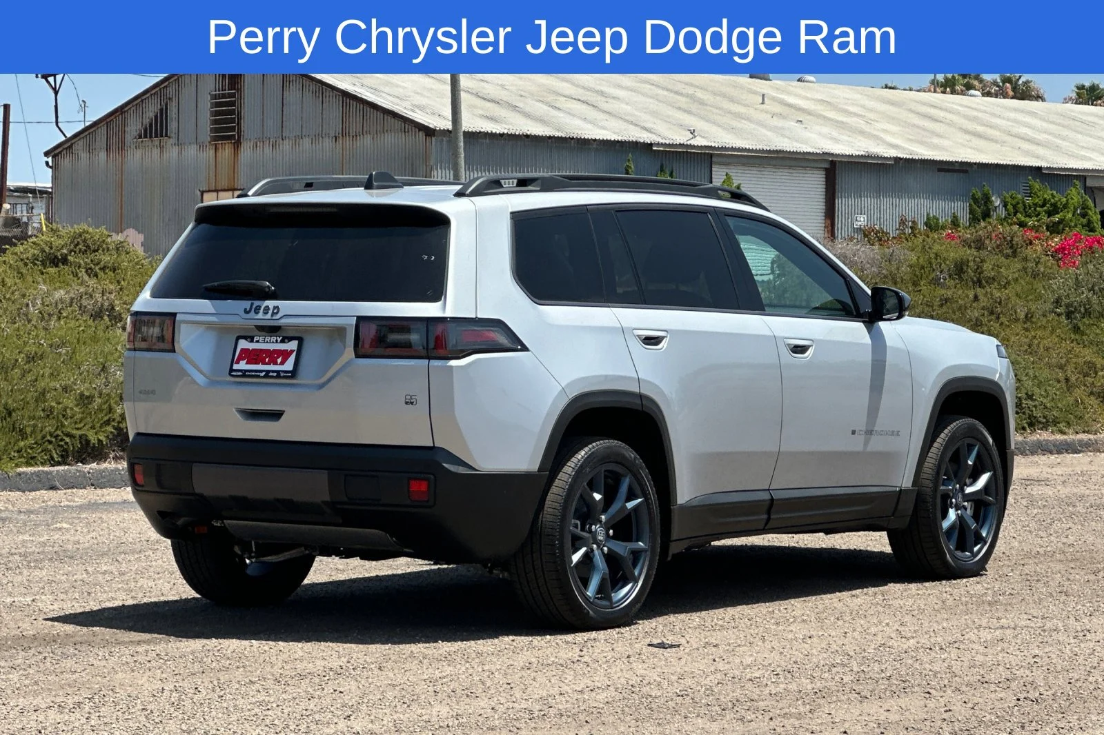 New 2026 Silver Zynith Clear-Coat Exterior Paint Jeep Laredo image 3