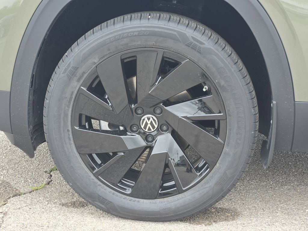 New 2026 Green Volkswagen 2.0T SE w/Technology image 10
