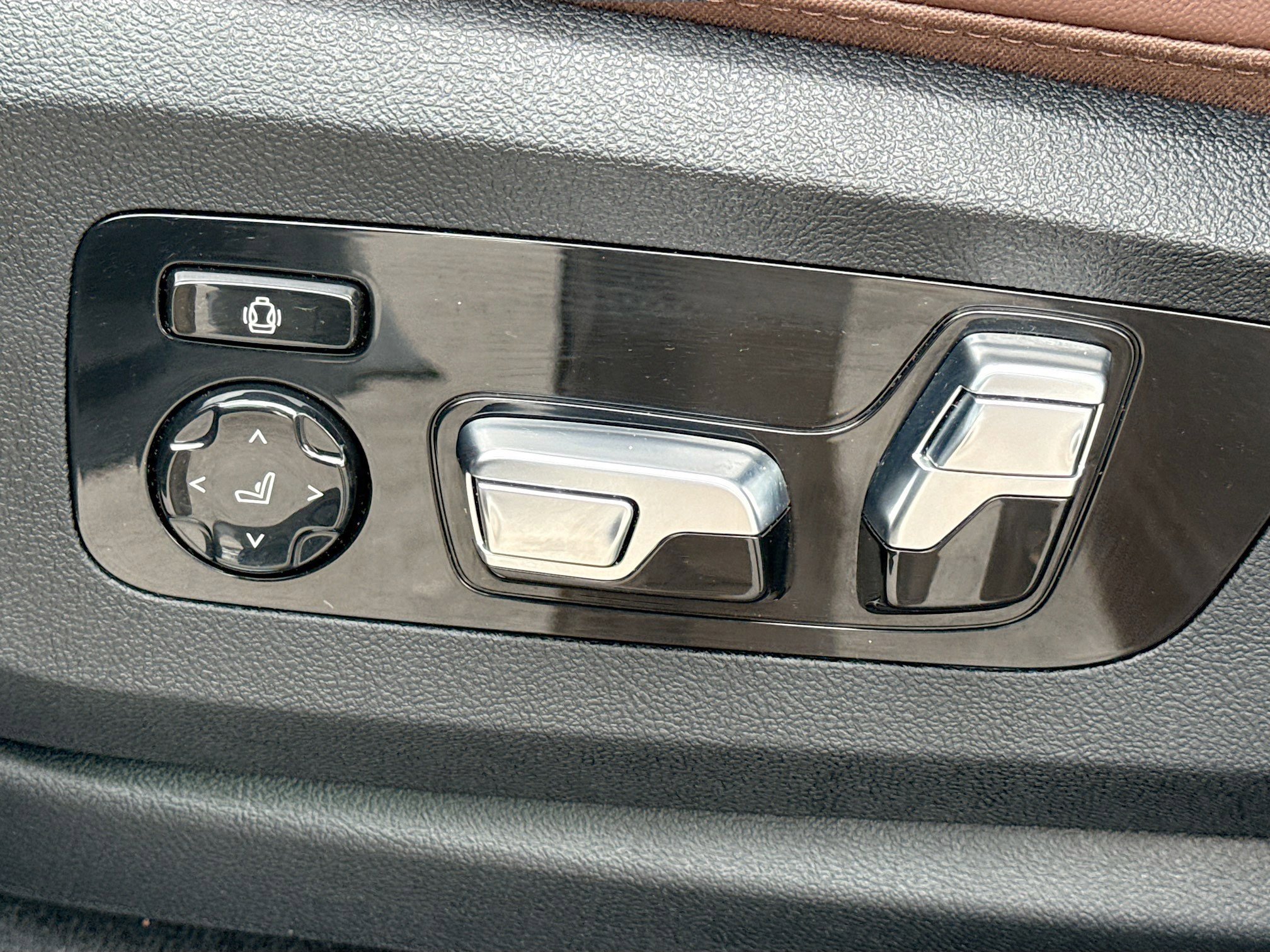 Used 2024 Gray Metallic BMW xDrive40i image 24