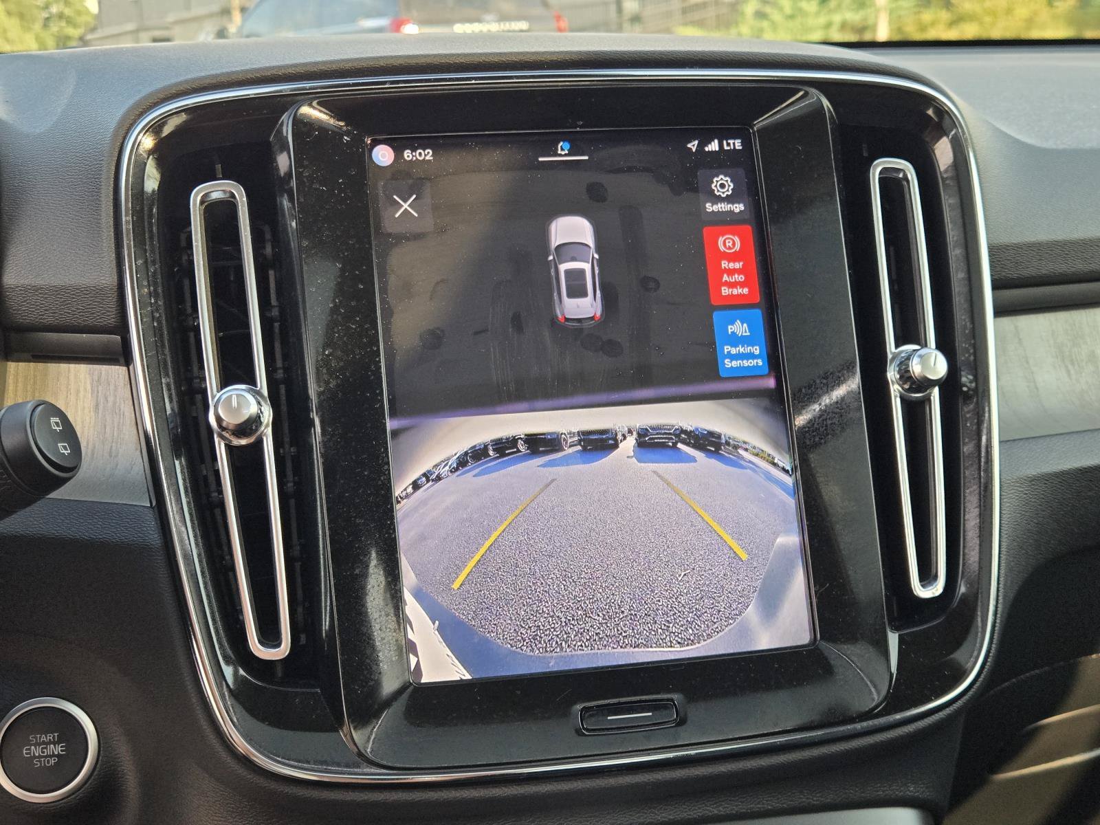 2025 Volvo XC40 Core - Photo 29