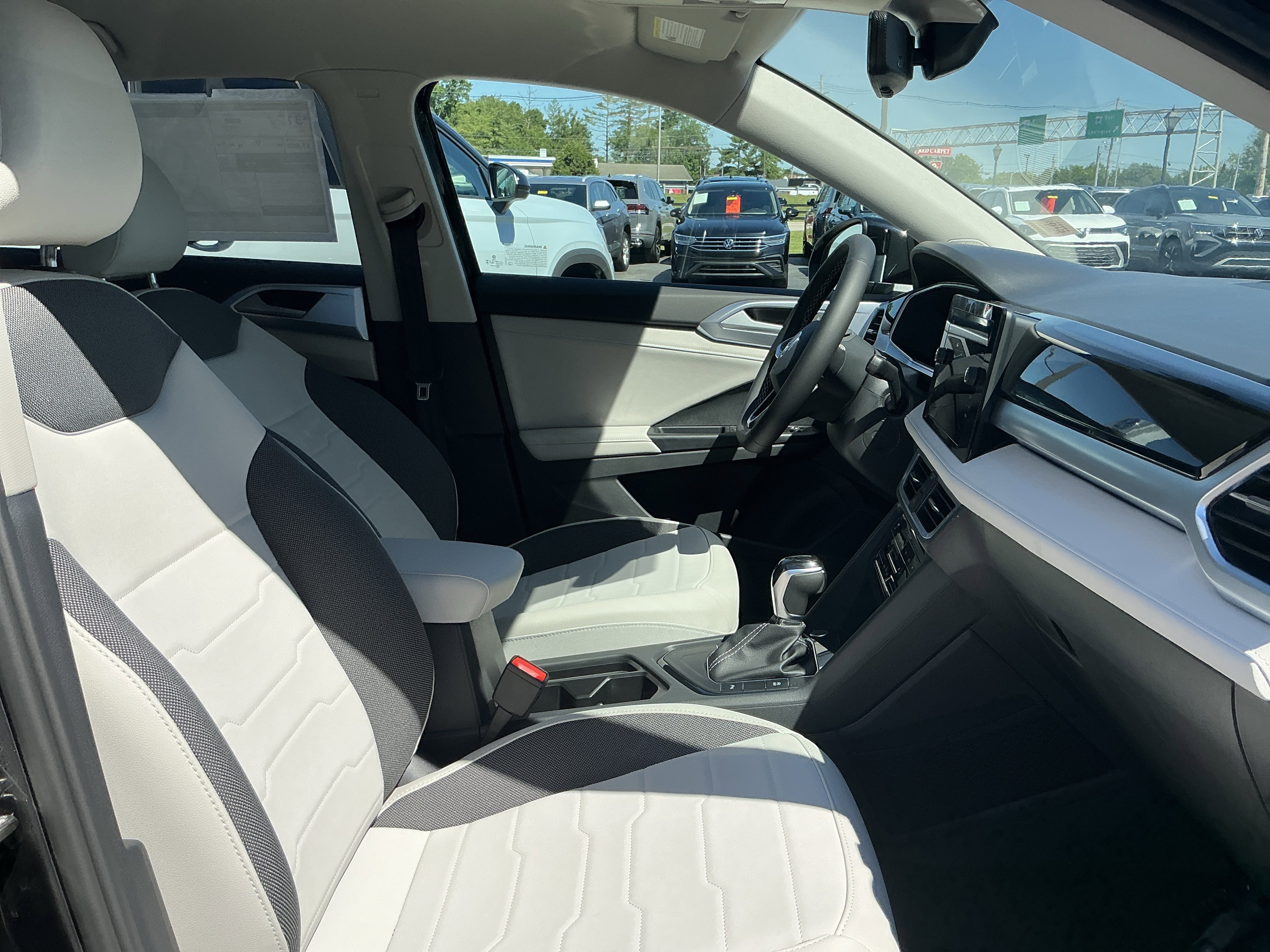 New 2026 Deep Black Pearl Volkswagen SE image 24
