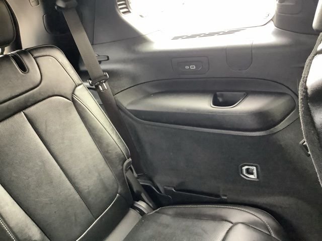 Used 2023 Diamond Black Jeep Overland image 15