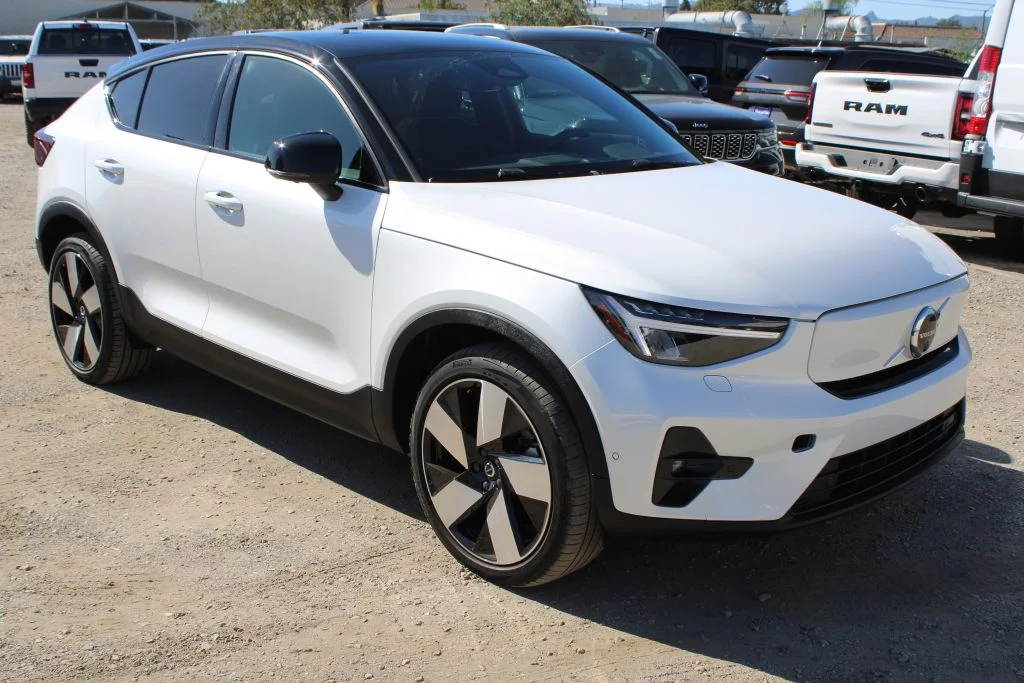 Used 2022 White Volvo Ultimate image 3