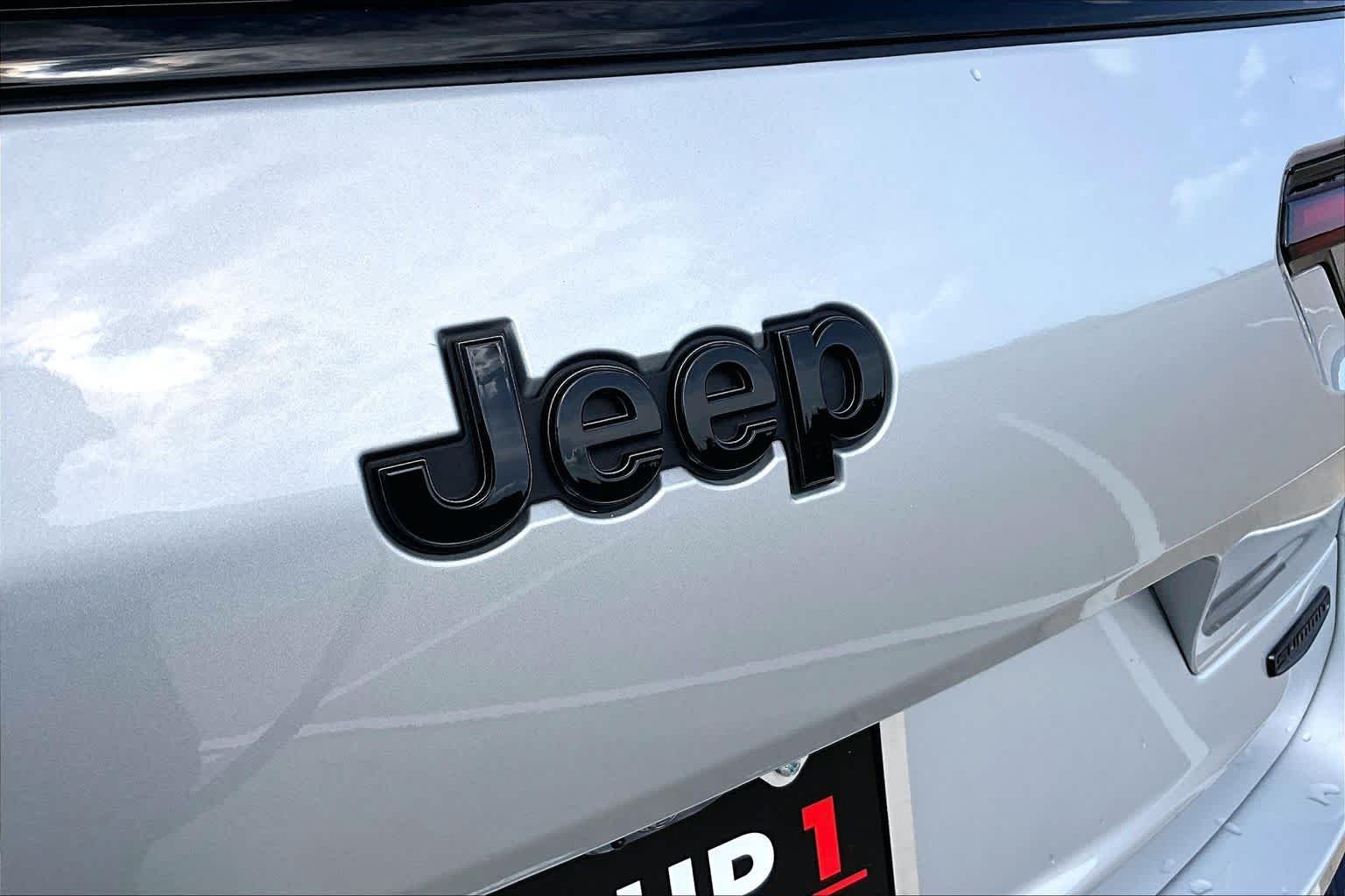 Used 2025 Silver Zynith Jeep Summit Reserve image 31