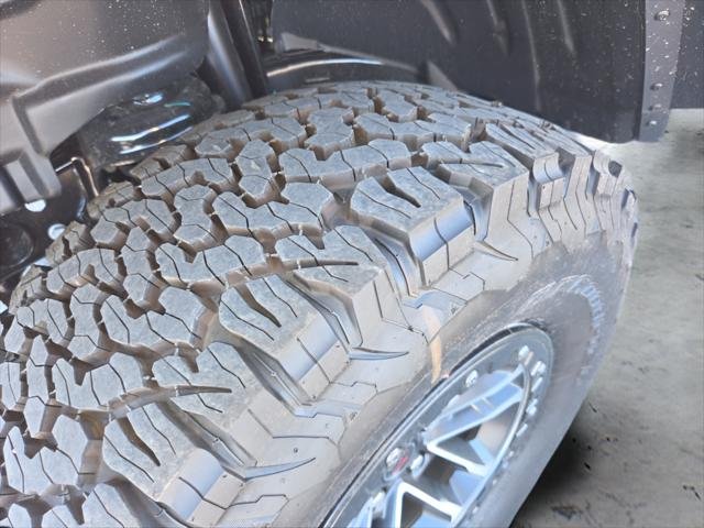 New 2026 Bright White Clear-Coat Exterior Paint Jeep Rubicon image 22