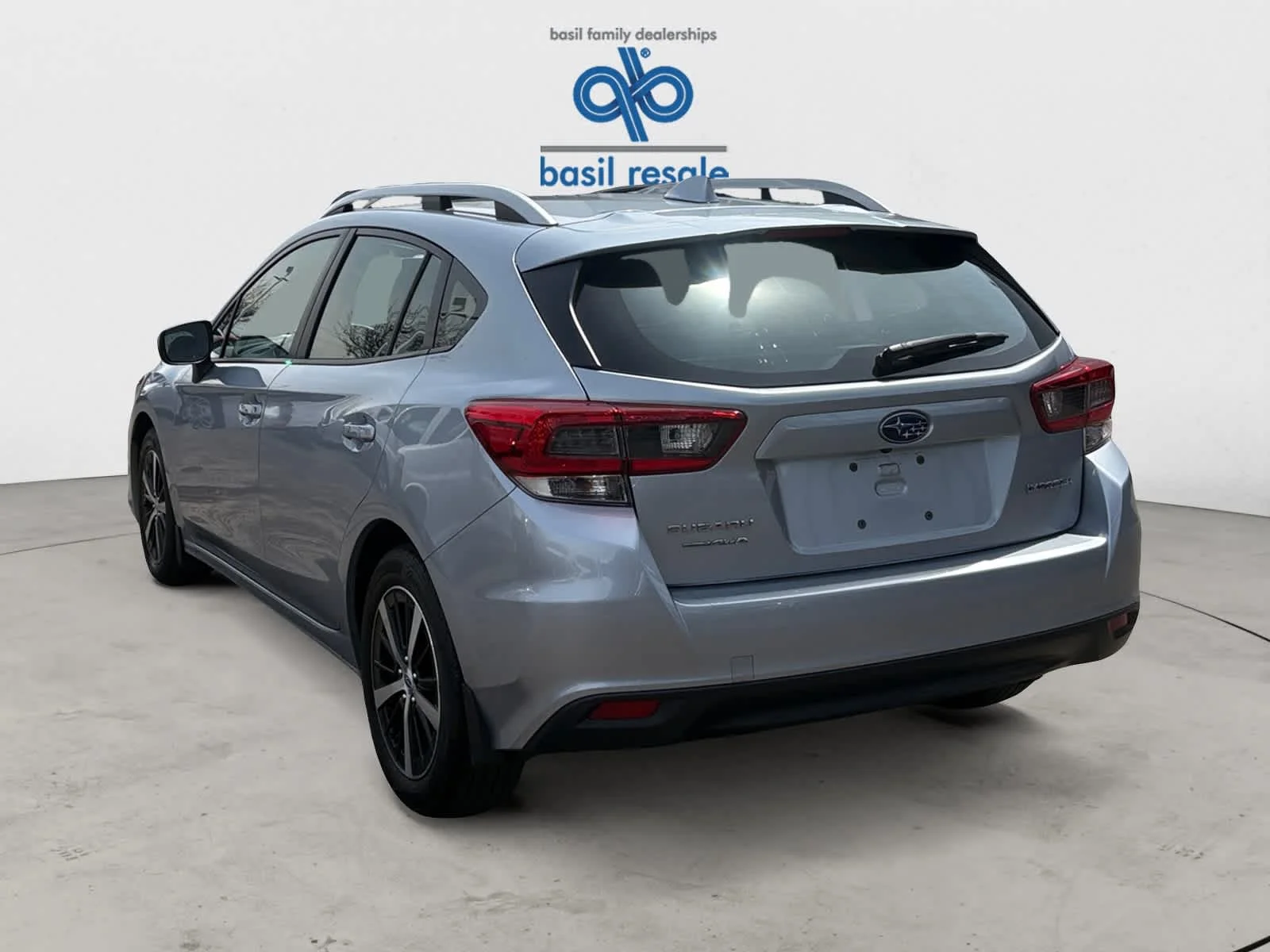 Used 2023 Ice Silver Metallic Subaru Premium image 4