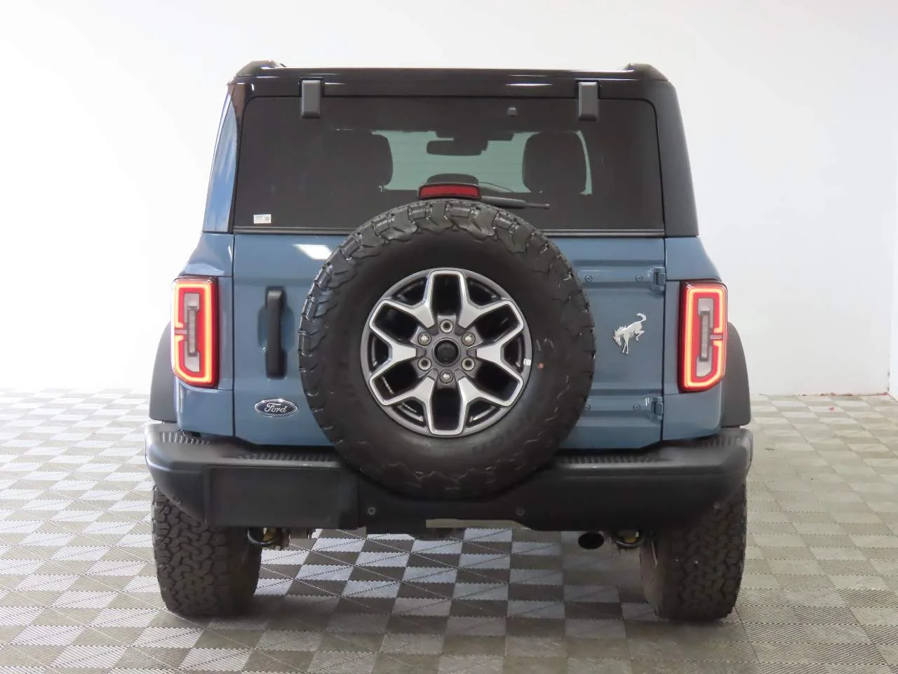 Used 2025 Azure Gray Metallic Tri-Coat Ford Badlands image 4