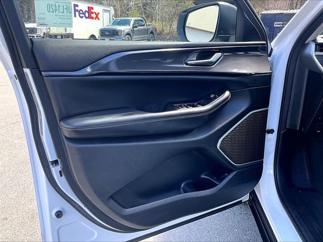 Used 2022 White Jeep Laredo image 19