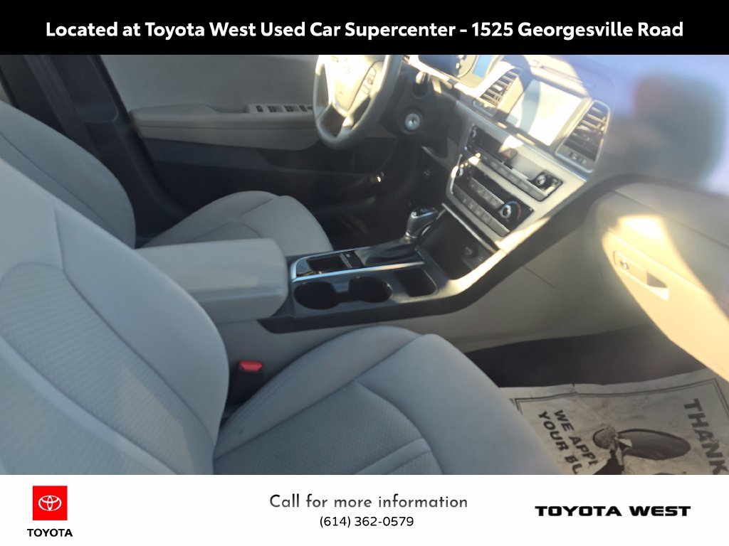 Used 2017 Silver Hyundai SE image 12