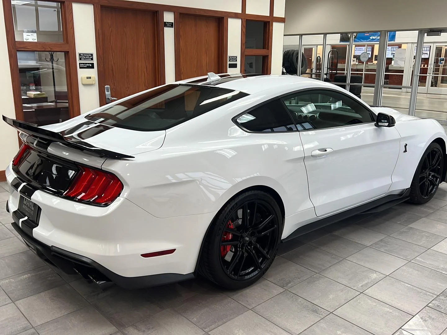 Used 2021 Oxford White Ford Shelby GT500 image 5