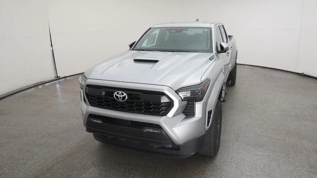 2025 Toyota Tacoma TRD Sport - Photo 8