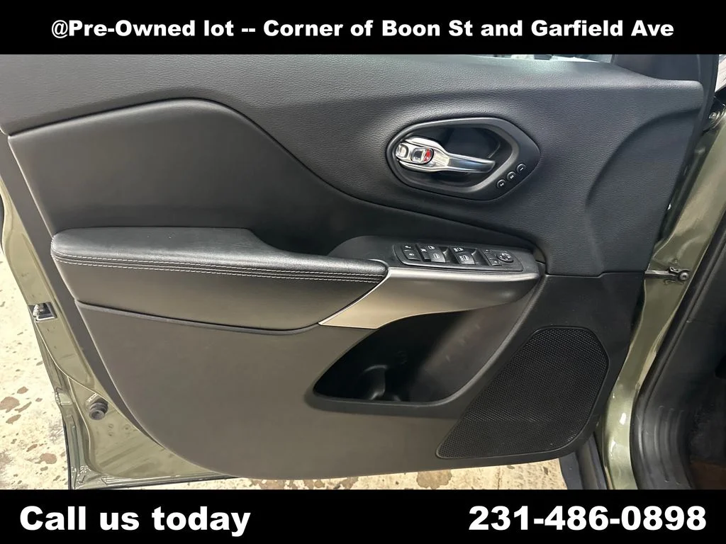 Used 2019 Green Jeep Limited image 15
