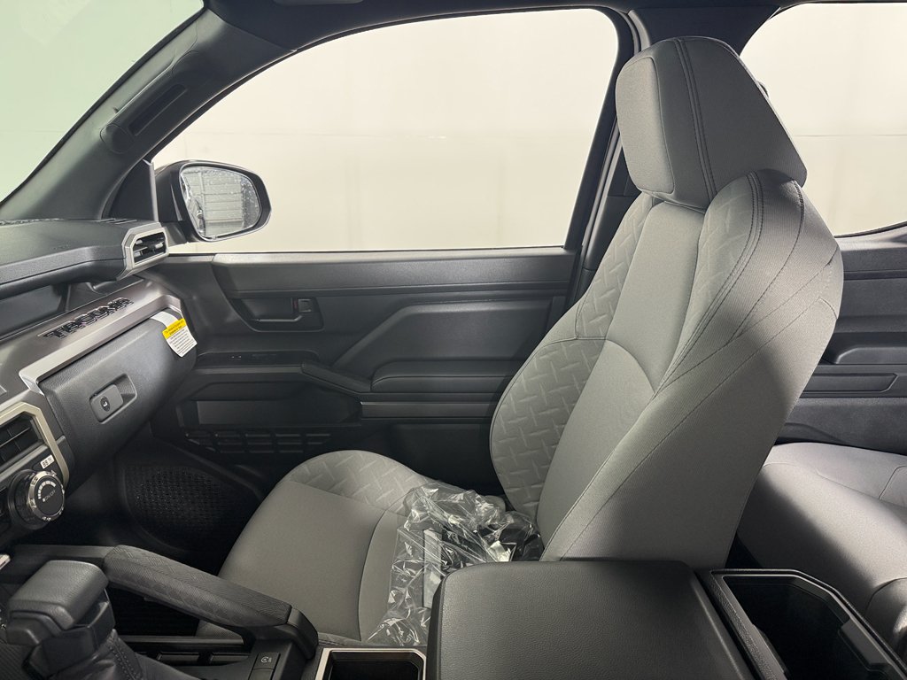 2025 Toyota Tacoma SR5 - Photo 7
