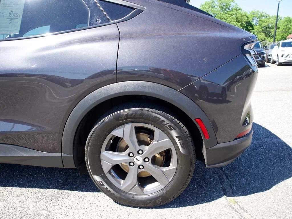 Used 2021 Gray Ford Select image 10