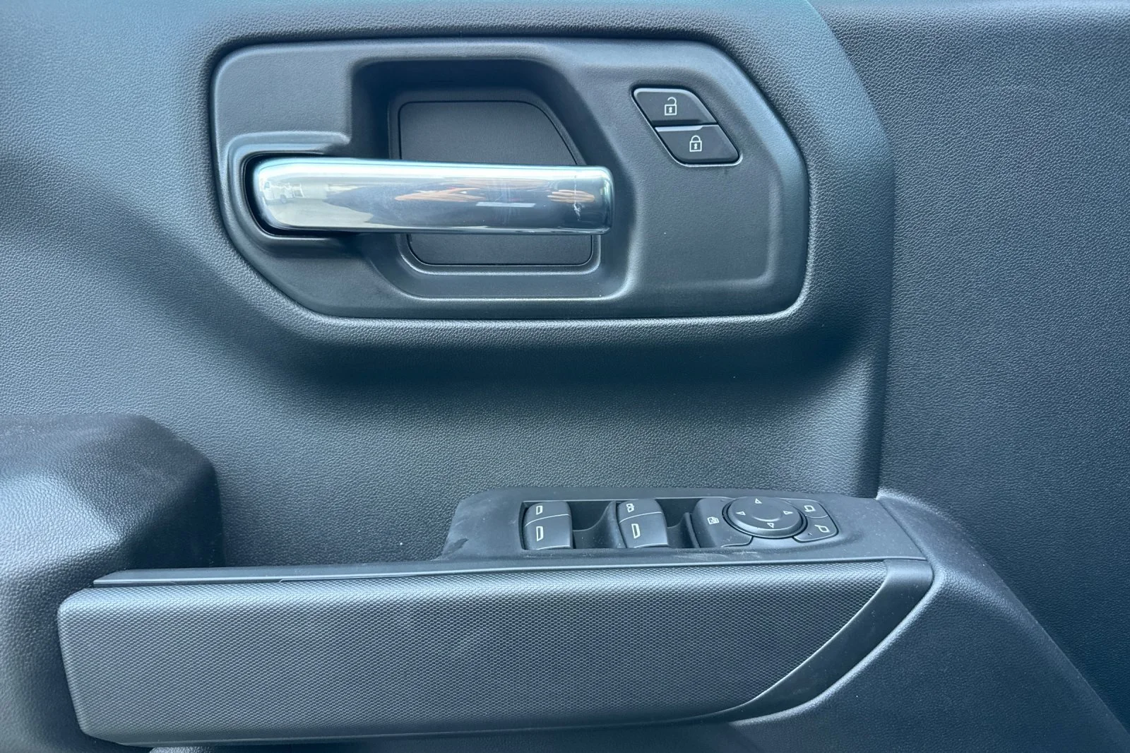 2026 Chevrolet Silverado 1500 Custom view 10