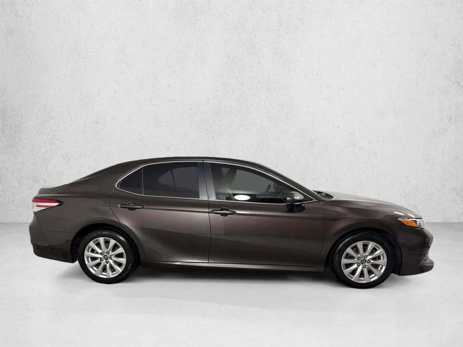 Used 2018 Toyota Camry LE with VIN 4T1B11HK2JU535709 for sale in Newnan, GA