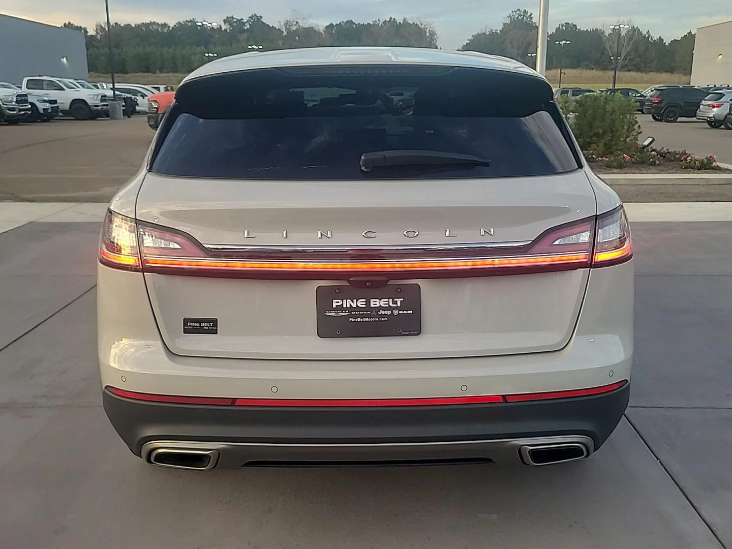 Used 2021 Ceramic Pearl Lincoln Standard image 14