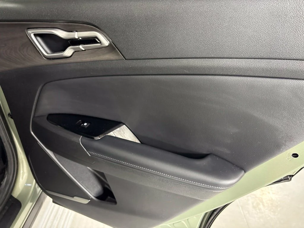 Used 2023 Green Kia X-Line image 19