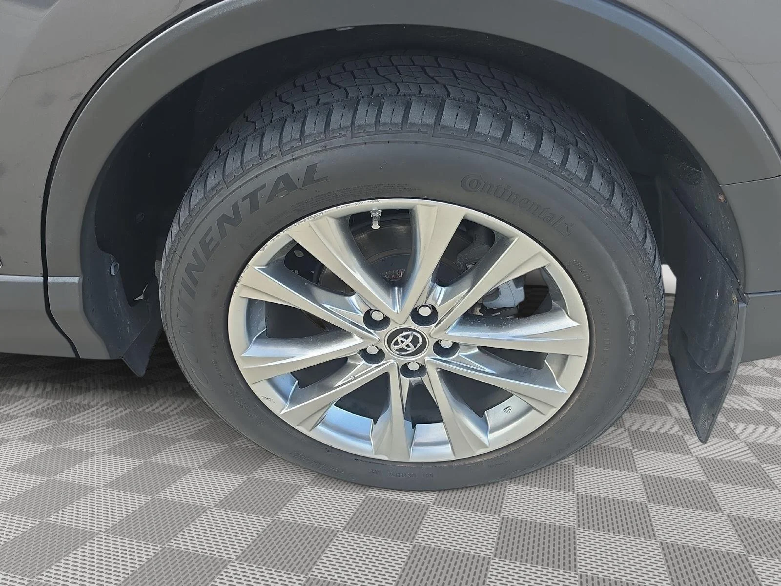 Used 2018 Magnetic Gray Metallic Toyota Limited image 10