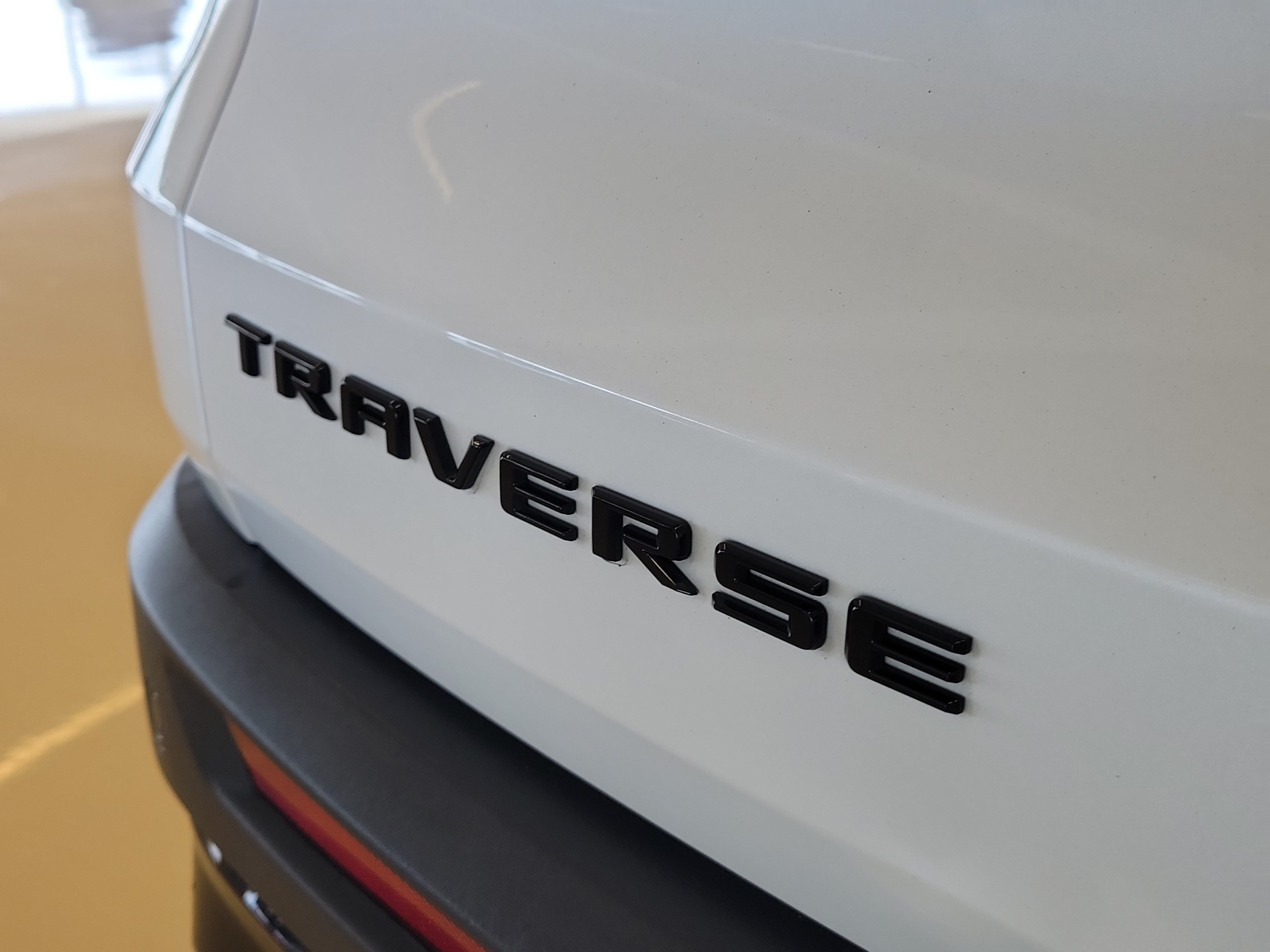 Used 2024 Iridescent Pearl Tricoat Chevrolet FWD LT image 11