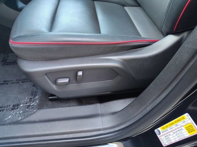 Used 2023 Black Buick Essence image 22