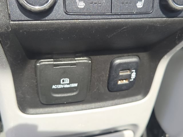 Used 2017 WHITE FROST TRICOAT GMC SLT image 17