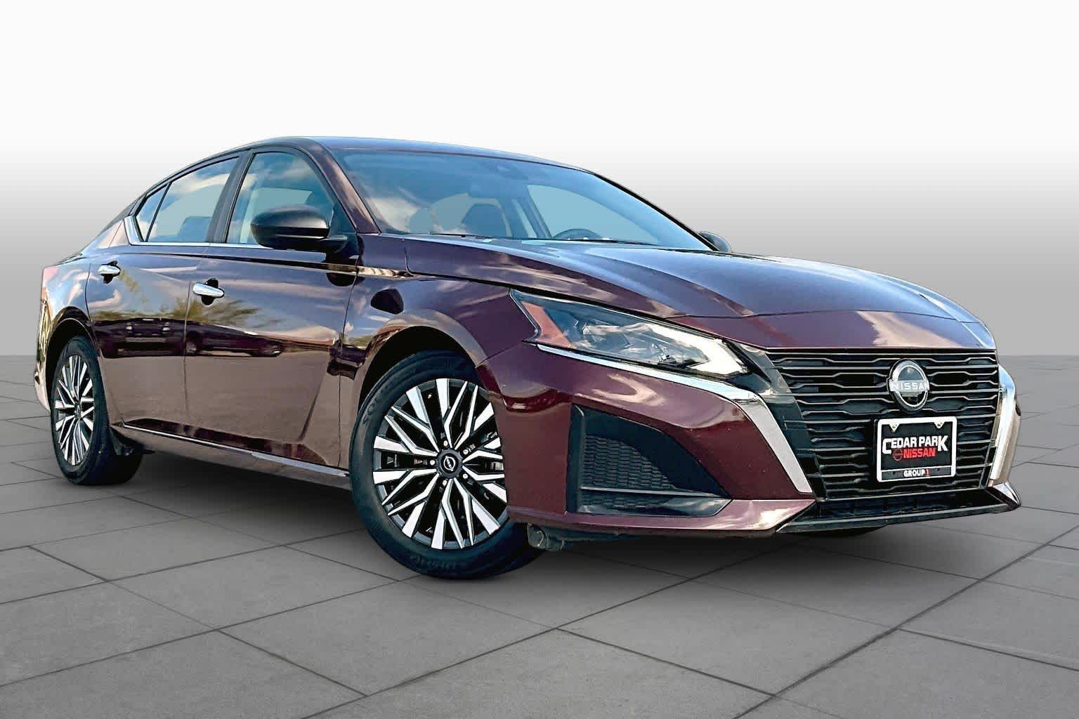 Certified Used 2025 Garnet Pearl Metallic Nissan SV image 3