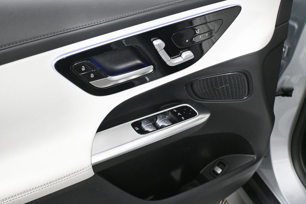 Used 2025 Silver Mercedes-Benz GLC 300 image 8