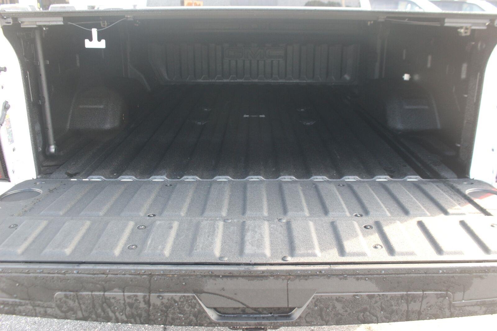 Used 2025 White Frost Tricoat GMC Denali Ultimate image 12