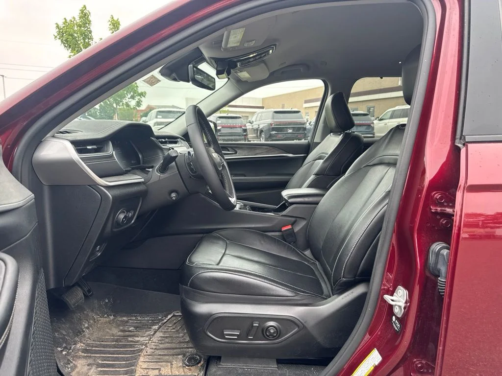 Used 2023 Red Jeep Limited image 9