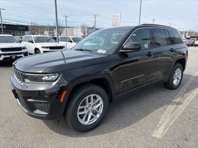 New 2026 Diamond Black Crystal Pearl-Coat Exterior Paint Jeep Laredo X image 6