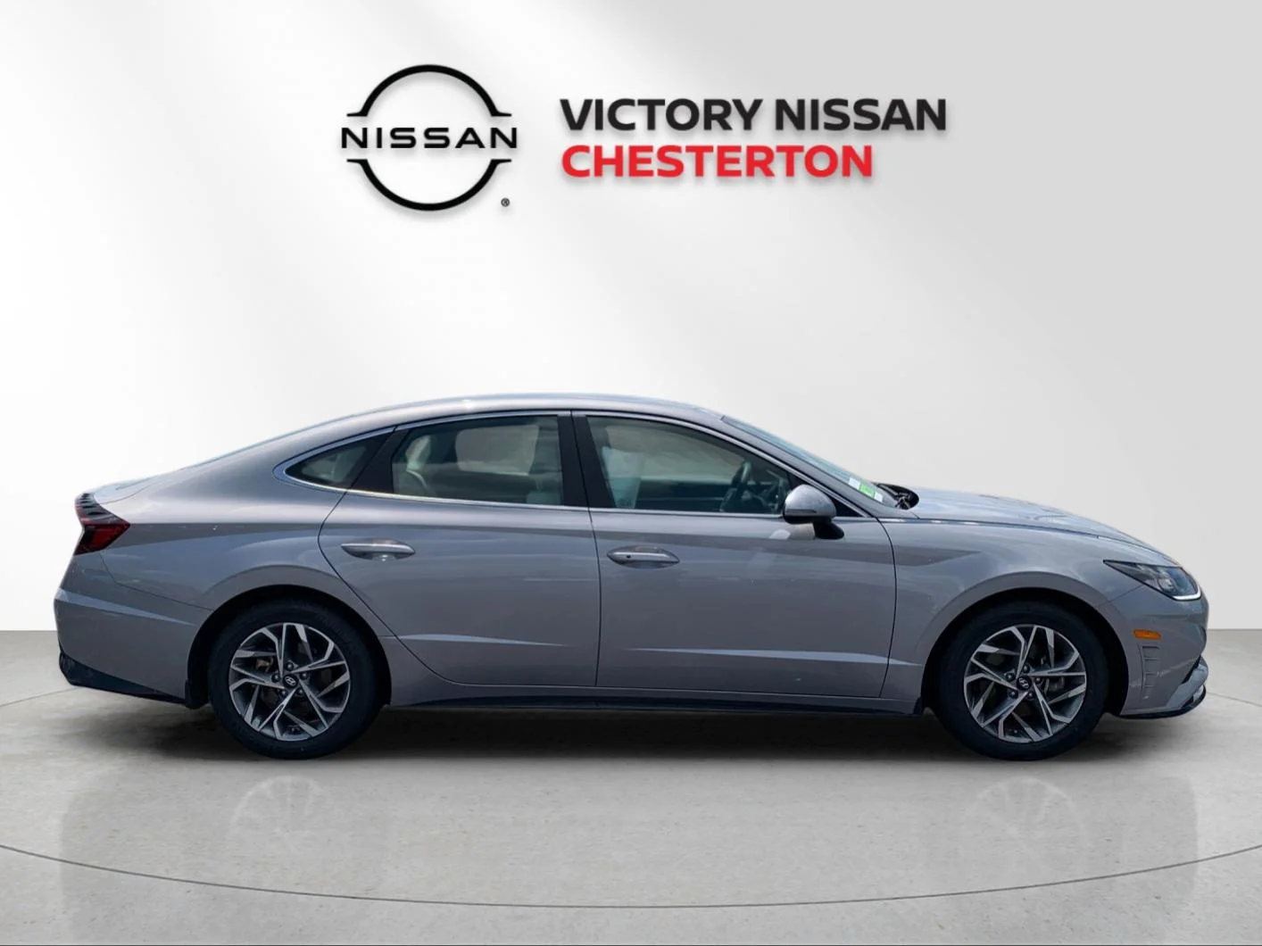 Used 2023 Silver Hyundai SEL image 6