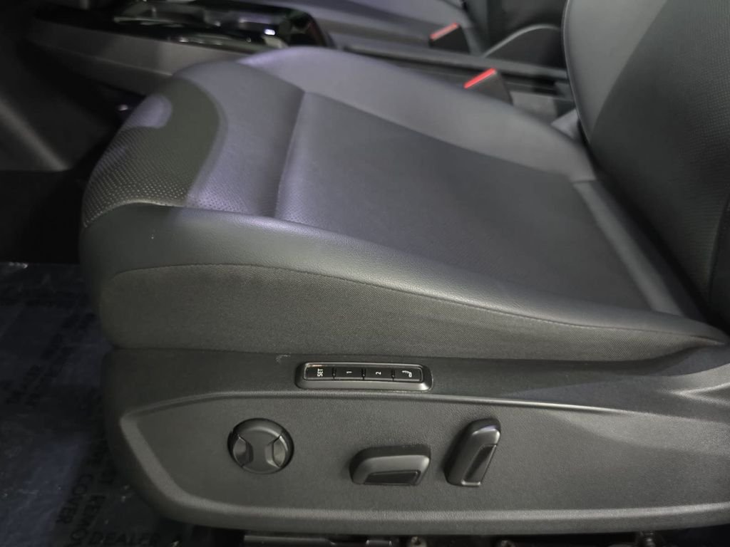 Used 2021 Silver Volkswagen Pro S image 24