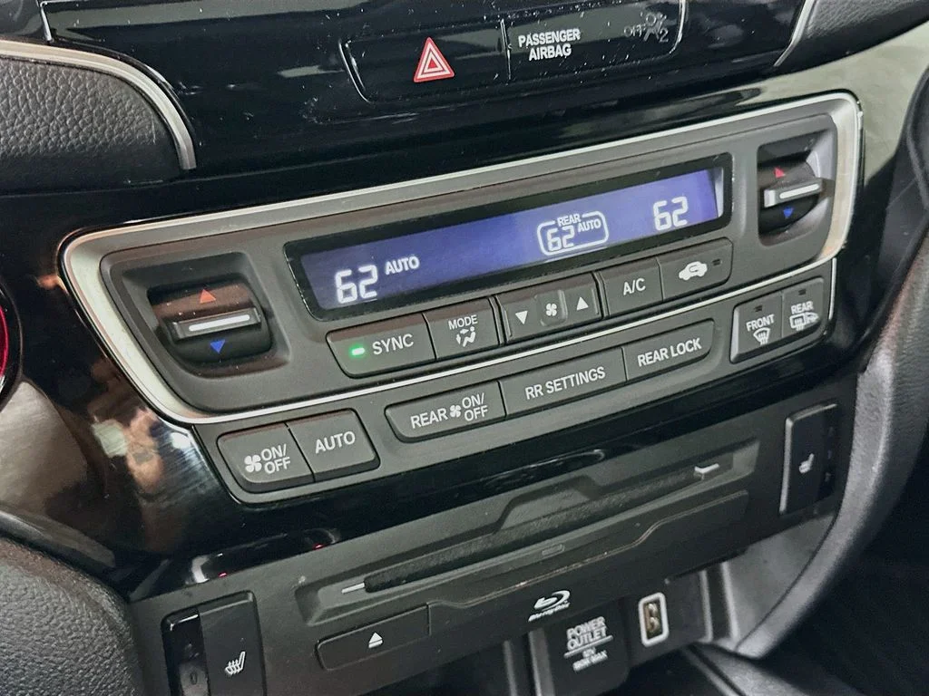 Used 2019  Honda Touring image 17