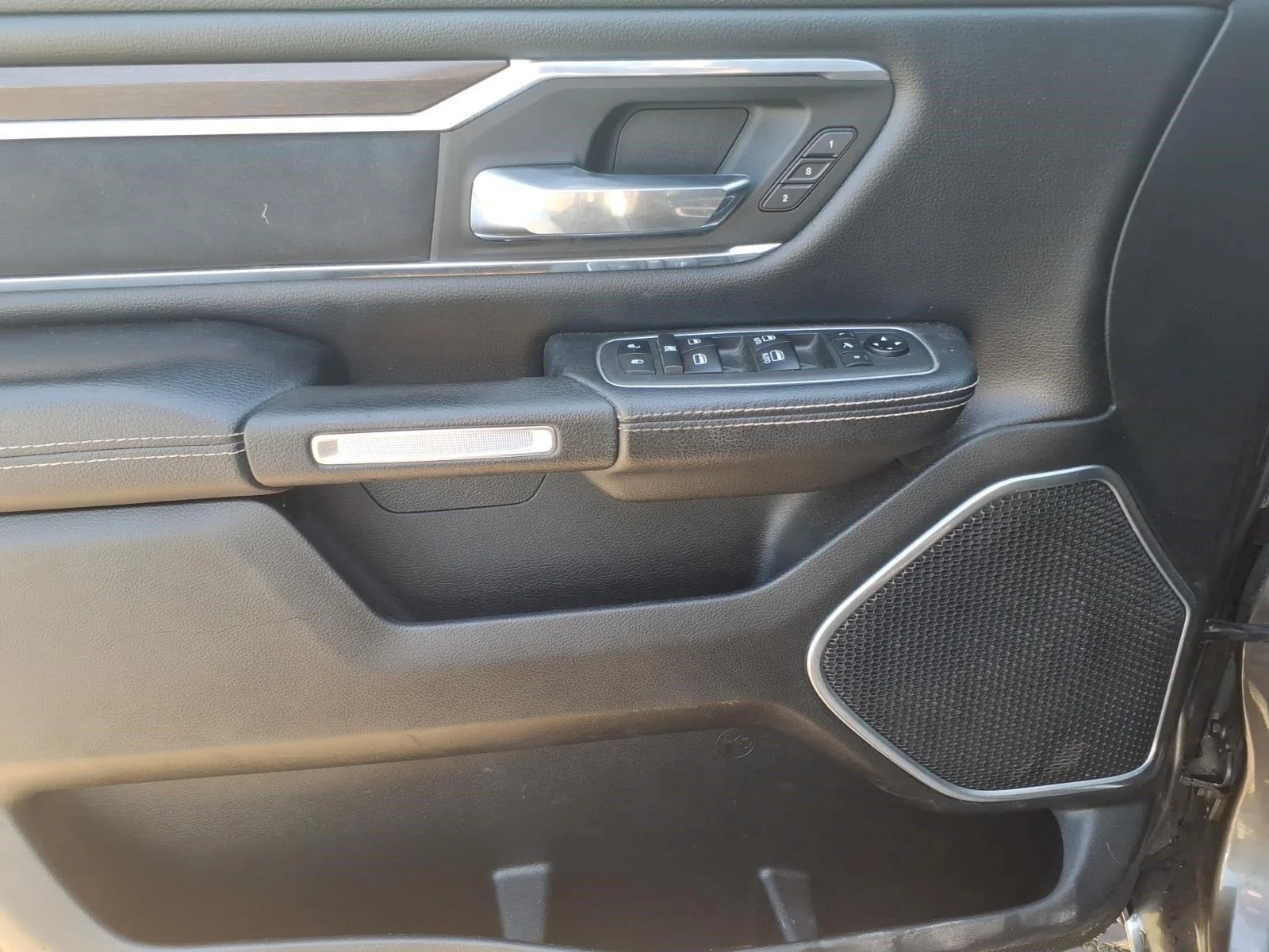 Used 2021 Granite Crystal Metallic Clearcoat Ram Laramie image 18