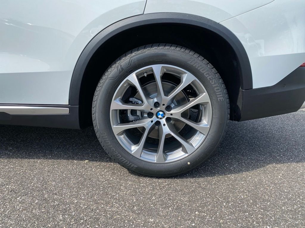 New 2026 Alpine White BMW xDrive40i image 5