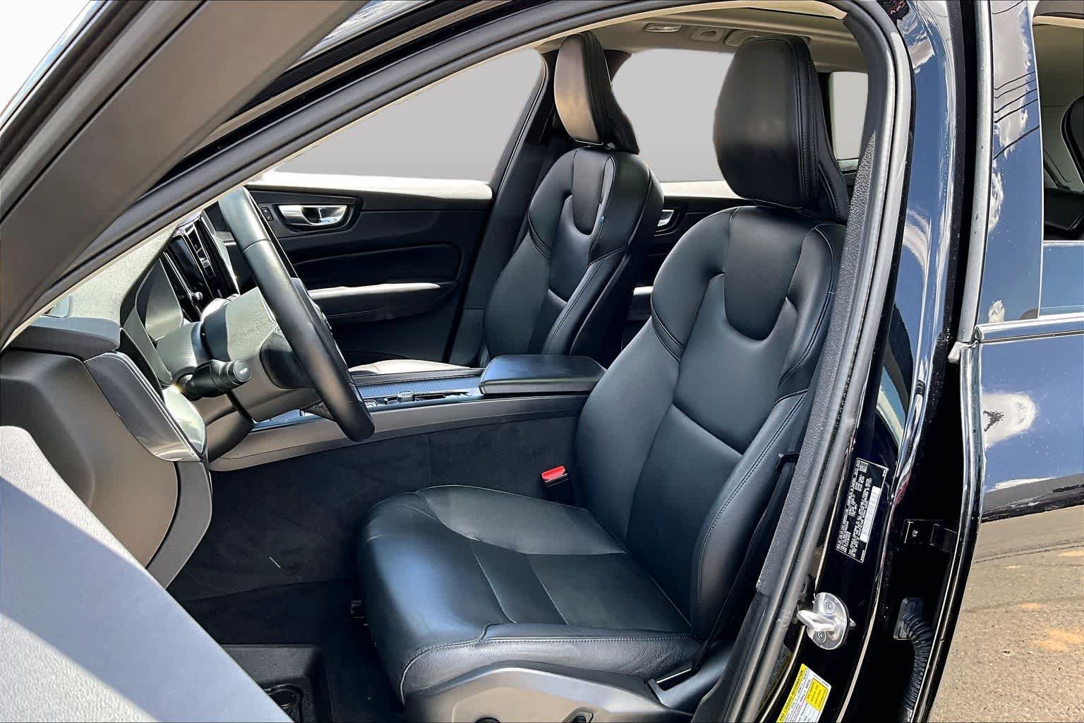 Used 2024 Onyx Black Metallic Volvo Core Dark Theme image 8