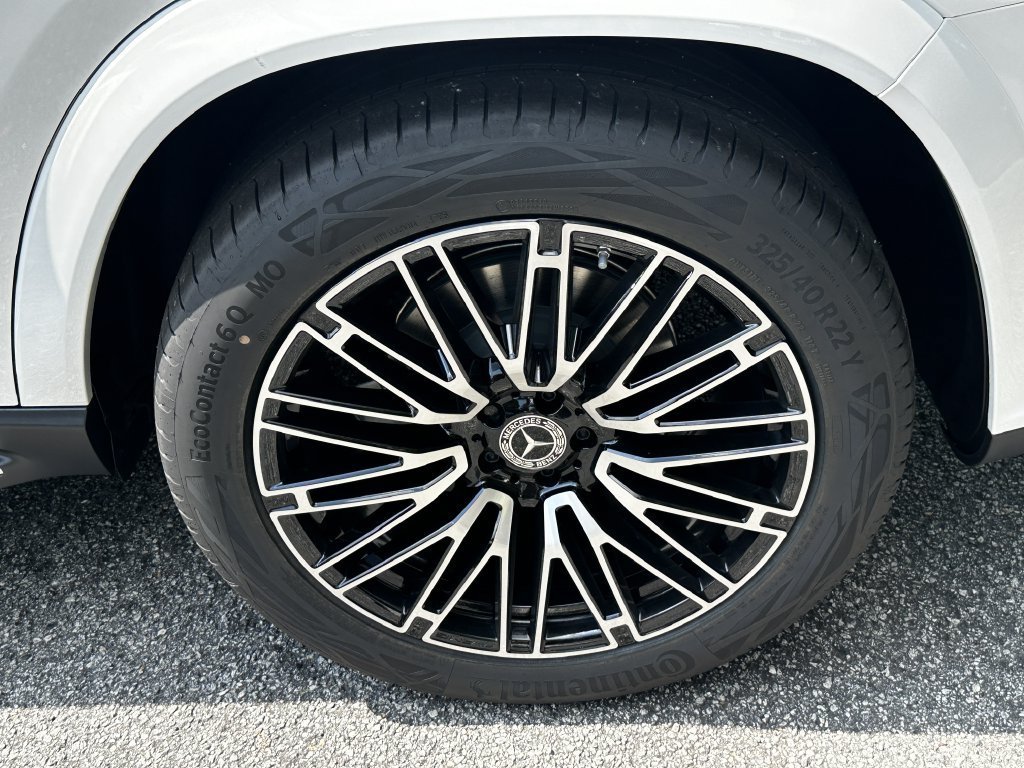 New 2027 MANUFAKTUR Moonlight White Metallic Mercedes-Benz GLS 450 image 62