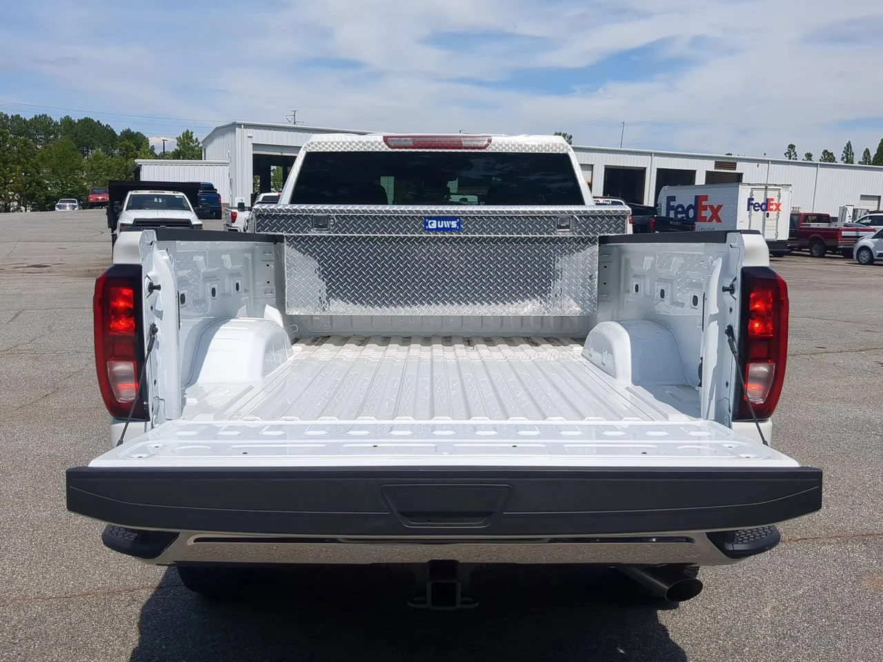 New 2026 Summit White GMC Pro image 24