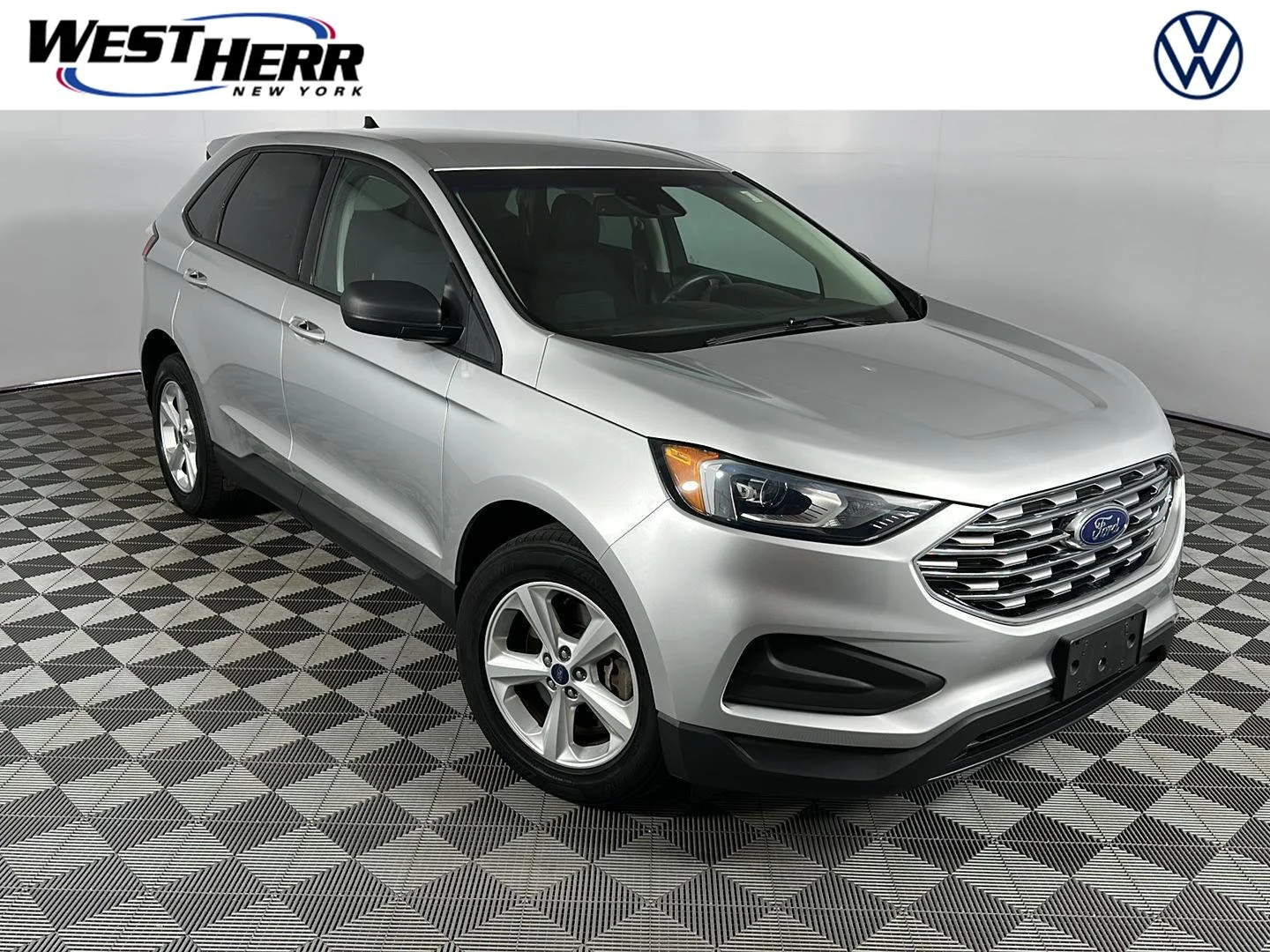 Used 2019 Ingot Silver Ford SE image 1