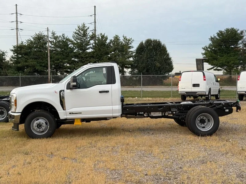 New 2026 Oxford White Ford 4x4 Reg Cab 169 in WB 84 in CA image 2