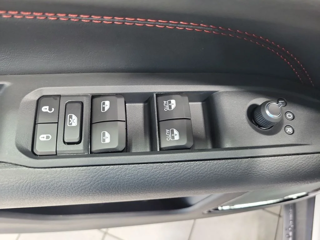 New 2026 Bright White Clear-Coat Exterior Paint Jeep Trailhawk image 12