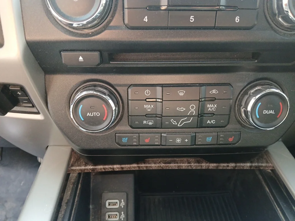 Used 2017 Oxford White Ford Lariat image 15