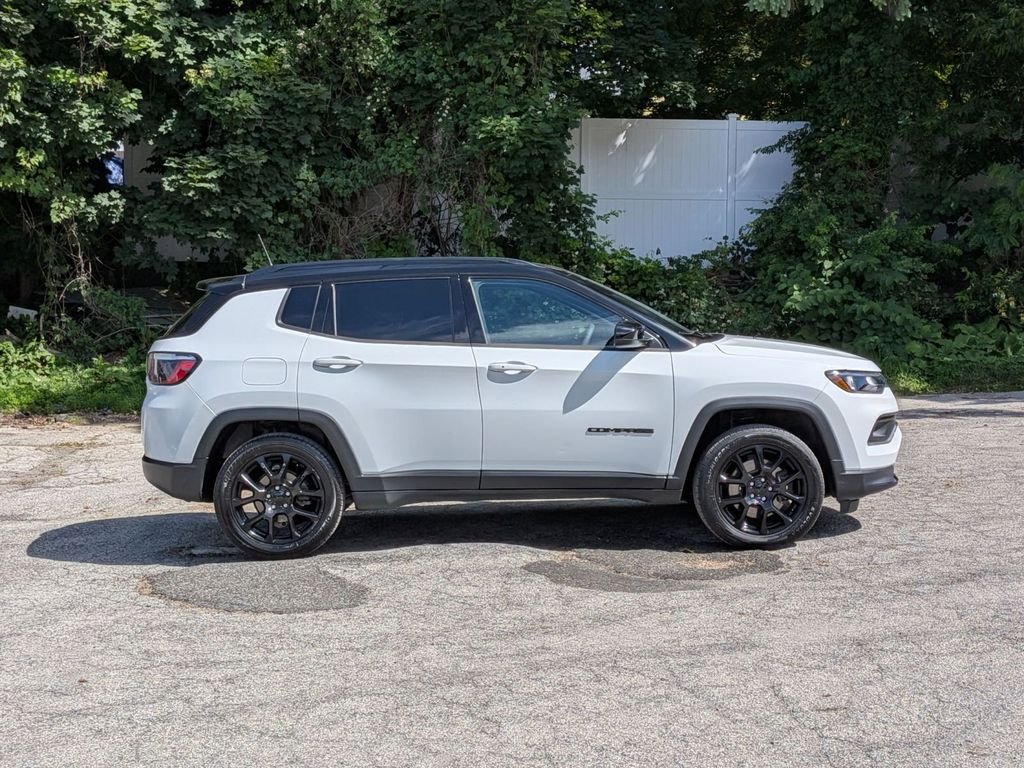 Used 2023 White Jeep Latitude image 2