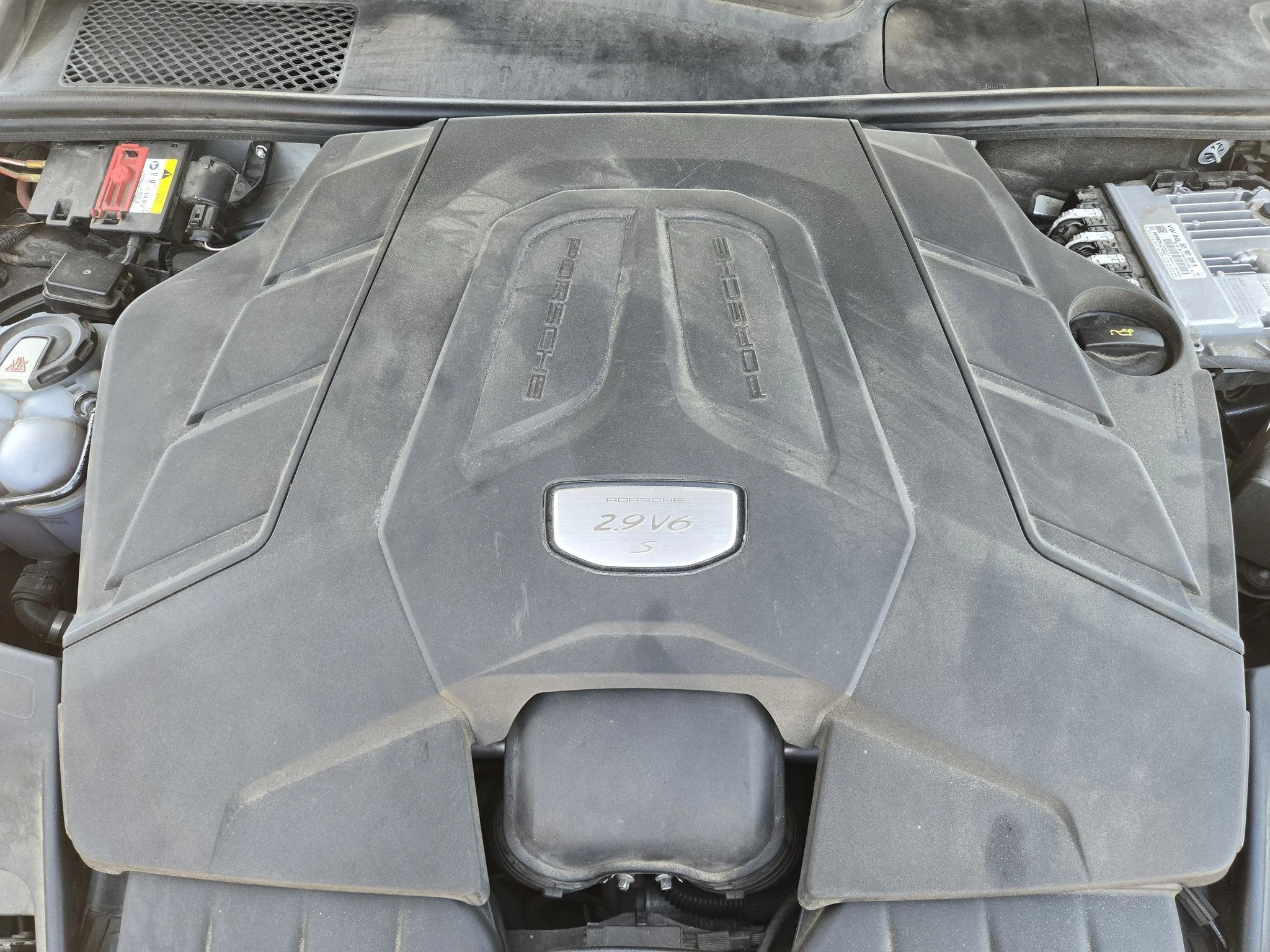 Used 2020 Quartzite Metallic Porsche S image 33
