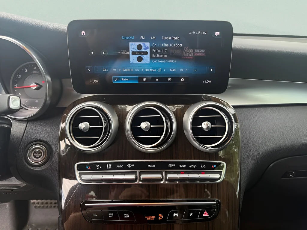 Used 2022  Mercedes-Benz GLC 300 image 16