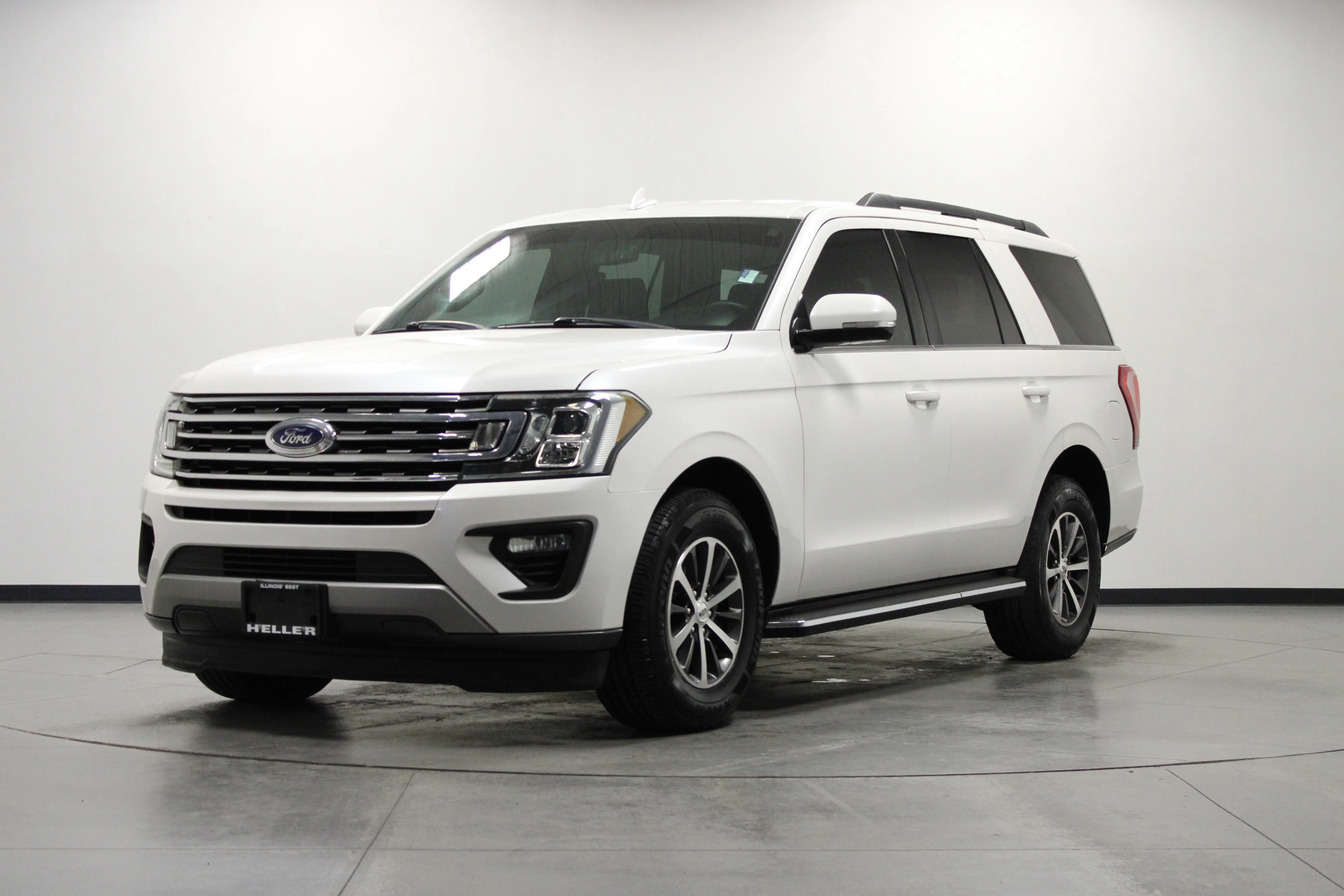 Used 2019 White Platinum Metallic Tri-Coat Ford XLT image 8