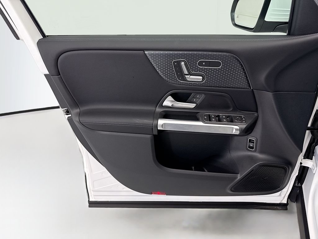 Used 2026 Polar White Mercedes-Benz GLB 250 image 22