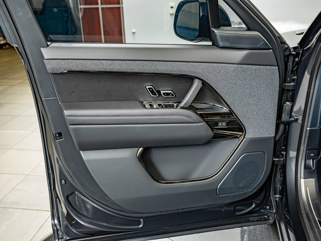 New 2026 Carpathian Grey Land Rover Dynamic SE image 19